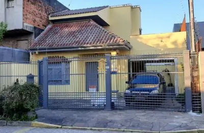 Casa com 3 quartos à venda na gastão rhodes, 368, santana, porto alegre por r$ 750.000