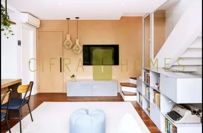Cobertura de 3 andares, linda e mobiliada com 2 suítes, lazer e 2 vagas no melhor da vila madalena
