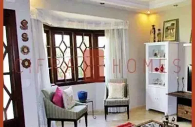 Sobrado à venda, com área construída de 185 m², 3 vagas de garagem, 2 salas, 3 dormitórios, no melh