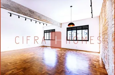 Apartamento charmoso à venda, totalmente reformado, com 210 m², 3 suítes, 1 vaga de garagem, no mel