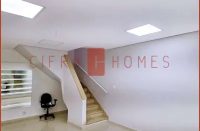 Sobrado excelente à venda, com 165 m², 3 dormitórios (sendo 1 suíte), 4 vagas de garagem, em ótima