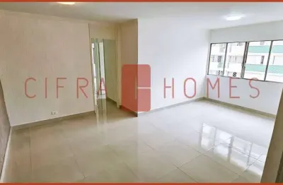 Apartamento lindo e totalmente reformado à venda, com 3 dormitórios (sendo 1 suíte), 1 vaga de gara