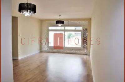 Apartamento à venda, recém-reformado, com 140 m², 3 dormitórios (sendo 1 suíte), 1 vaga de garagem