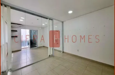 Sala muito agradável para venda ou locação, com varanda, 1 banheiro, 1 vaga de garagem, no melhor d