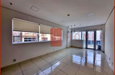 Sala à venda iluminada e muito agradável, com sacada, 1 banheiro, copa, no melhor do jardim paulist