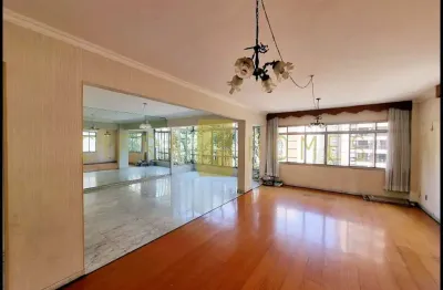 Apartamento à venda, luxuoso, muito iluminado, com 300 m², 3 dormitórios (sendo 1 suíte), 2 vagas d