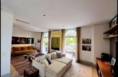 Apartamento de alto padrão à venda, requintado, charmoso, com 225 m², 3 suítes, 4 vagas de garagem,