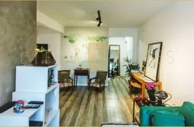 Apartamento reformado, disponível para venda, com 2 dormitórios, cozinha americana e lazer completo