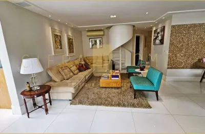 Cobertura duplex à venda com 4 dormitórios, spa, piscina aquecida e autossuficiência energética.