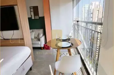 Studio mobiliado à venda, com sacada integrada, ar-condicionado e lazer completo.