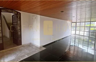 Casa ampla para locação e venda, com 14 salas, 9 banheiros e 10 vagas, a 250m do parque ibirapuera.