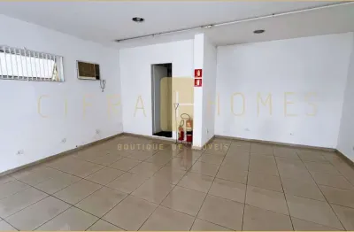 Loja comercial de 39m² com copa, banheiro e excelente localização em moema.