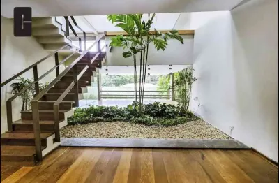 Casa disponível para venda, com 5 suites, 8 vagas, 730m², no morumbi.