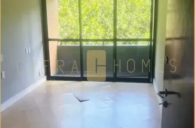 Apartamento à venda, com 2 dormitórios com suíte, sacada e lazer completo próximo à paulista