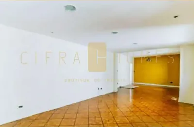 Apartamento espaçoso, com 240m², 4 dormitórios, 1 suíte e vista privilegiada para venda na bela vis