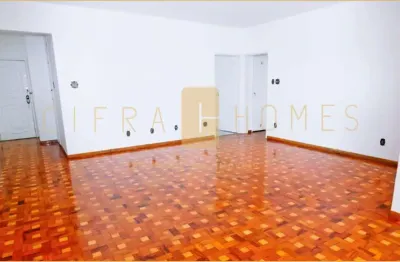 Amplo apartamento à venda, com 3 dormitórios e sala para 3 ambientes, com excelente iluminação, no