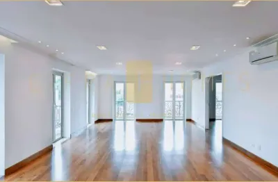 Exclusivo apartamento, disponível para venda e locação, com 4 suítes, terraço e 6 vagas de garagem.