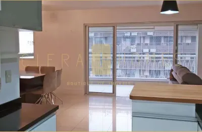 Apartamento com 03 suítes, living com varanda, 135m² e 3 vagas em localização privilegiada no coraç