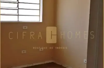 Sobrado comercial com 120m², 2 salas e excelente salão para recepção, em localização privilegiada.