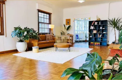 Apartamento reformado de 139 m² na aclimação, com 3 dormitórios, pé-direito alto, sala espaçosa e l