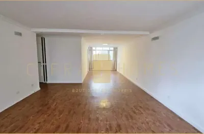 Apartamento de 163 m², 3 dorms, sendo 1 suíte, andar alto com 1 vaga em rua plana