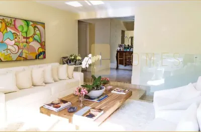 Duplex disponível para locação e venda, com 284 m², 5 dormitórios, 2 suítes e terraço integrado, em