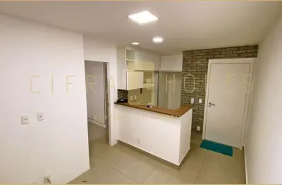 Apartamento para locação, 01 dormitório, sacada, 42m² e vaga de garagem, em excelente localização.