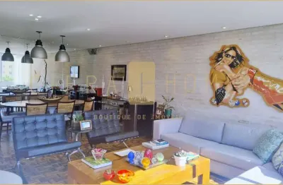Apartamento exclusivo com 207 m², três suítes, dependência completa e duas vagas no jardim paulista