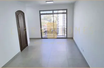 Apartamento à venda, com três dormitórios e duas vagas, em belo edifício com lazer na vila mariana