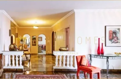 Apartamento de 455m² com quatro dormitórios e três vagas em localização privilegiada próxima à aven