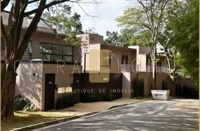 Residência contemporânea de 626m² com piscina, três suítes e acabamento de alto padrão no  melhor d