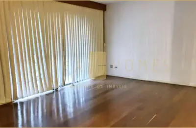 Apartamento de 220m² com quatro dormitórios, suíte, duas vagas e ambientes amplos em área residencial bem estruturada