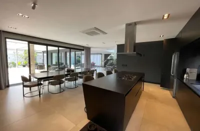 Casa com 5 quartos à venda na rua das baúnas, 53, jurerê internacional, florianópolis por r$ 13.500.000