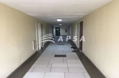 Ótima sala comercial localizada no centro do rio, arejada, 21m2, próxima à comércios e restaurantes