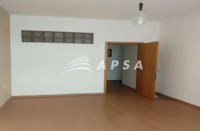 Sala comercial com excelente localização, próximos de bancos, comércio, farto transporte público, pr