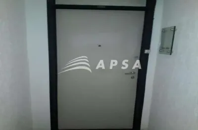 Sala muito bem localizada no centro do rio de janeiro. sala principal, recepção, lavabo. ótima vista