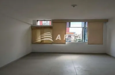 Sala comercial com excelente localização, próximos de bancos, comércio, farto transporte público. 27