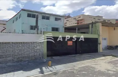 Casa triplex ideal para fins comerciais, 05 quartos,  sendo 04 suítes, copa, cozinha, sala ampla, sa