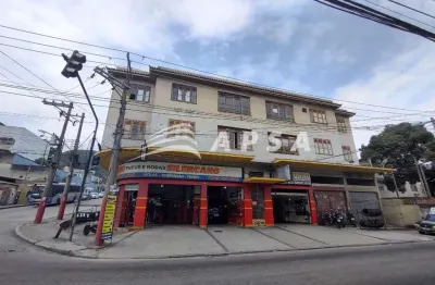 Apartamento com sala, dois quartos, banheiro social, cozinha, quarto e banheiro de serviço. Alugando