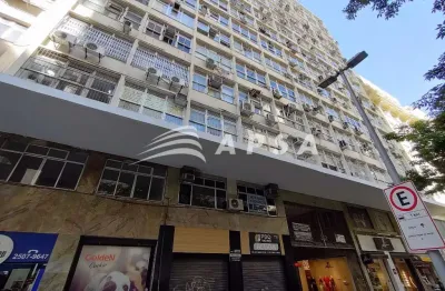 Ótima sala comercial, excelente localização, 33m2, composta de saleta, sala, banheiro social, piso f
