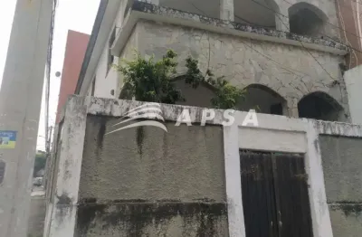Ótima oportunidade situado na amaralina.  casa com 356 m², 1 sala de estar, 1 sala de jantar, 3 banh