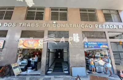 Excelentes salas, localizadas junto ao metro da av. presidente vargas. com vigia eletrônico e camera