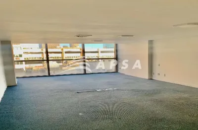 Excelente andar comercial, formado por dois conjuntos de salas unificados, 352m² total, recepção em