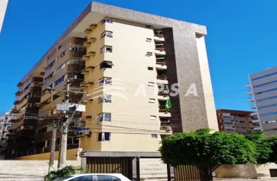 Apartamento com localização privilegiada, a pouco metros da praia de ponta verde, próximo de restaur