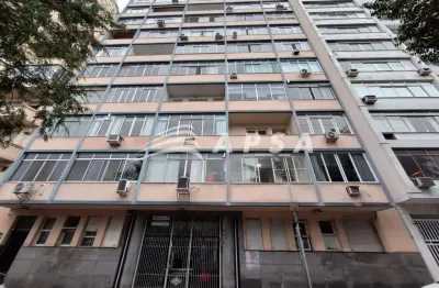 Ótimo apartamento, com sala, quarto com suíte, e cozinha, prédio com dois elevadores e portaria 24 h