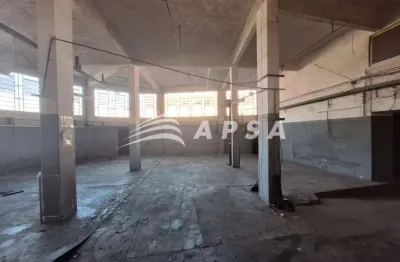 Excelente prédio comercial com galpão, 950m² aproximados, possuindo um galpão com espaço bem vasto,