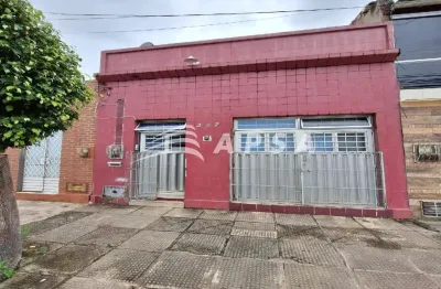 Casa no bairro farol, em frente ao antigo colégio pontual com sala, 02 quartos sendo 01 suíte, wc so