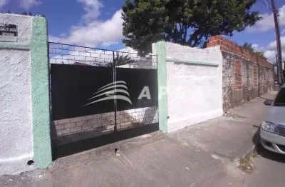 Casa ampla reformada com 03 quartos, área  interna , quintal, varanda, garagem ligue e reserve sua c