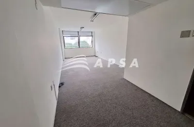 Excelente sala comercial no centro rio, com 27m², banheiro social e vaga de garagem. predio com tota