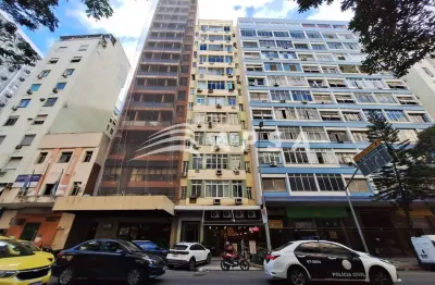 Apartamento em andar alto e próximo à praia! com 37m², pintura nova, sala, quarto, cozinha, banheiro